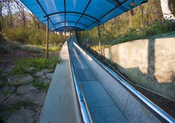 湖北麻城狮子峰花岗岩滑道
